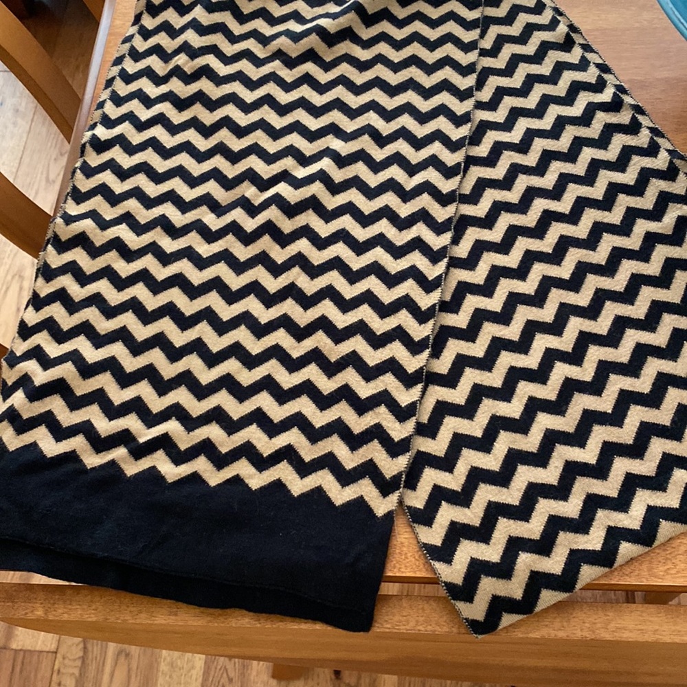 Beautiful Talbots tan and black chevron patterned scarf  NWOT
